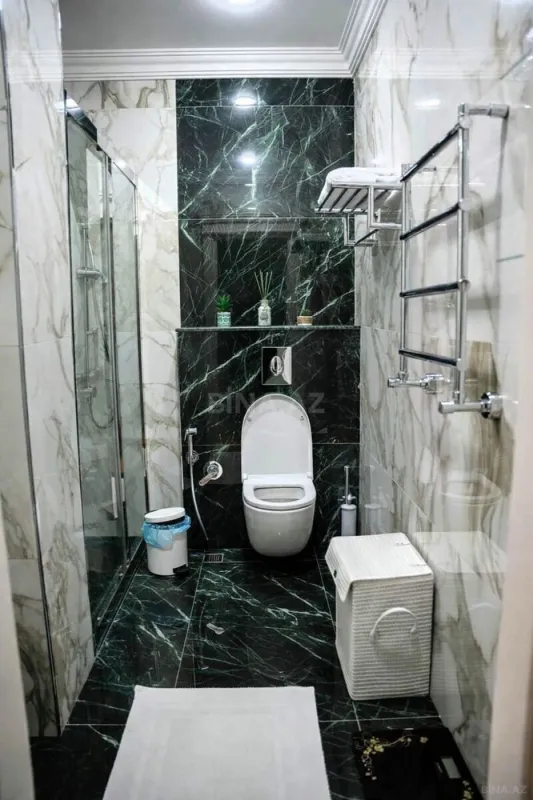 Satılır 5 otaqlı mənzil 225 m²