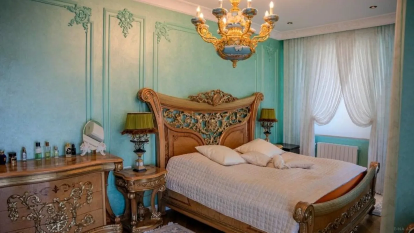 Satılır 5 otaqlı mənzil 225 m²