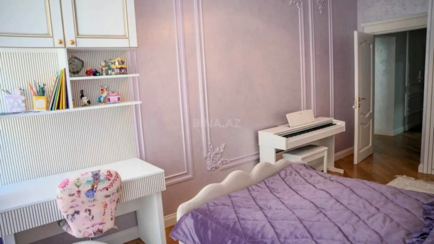 Satılır 5 otaqlı mənzil 225 m²