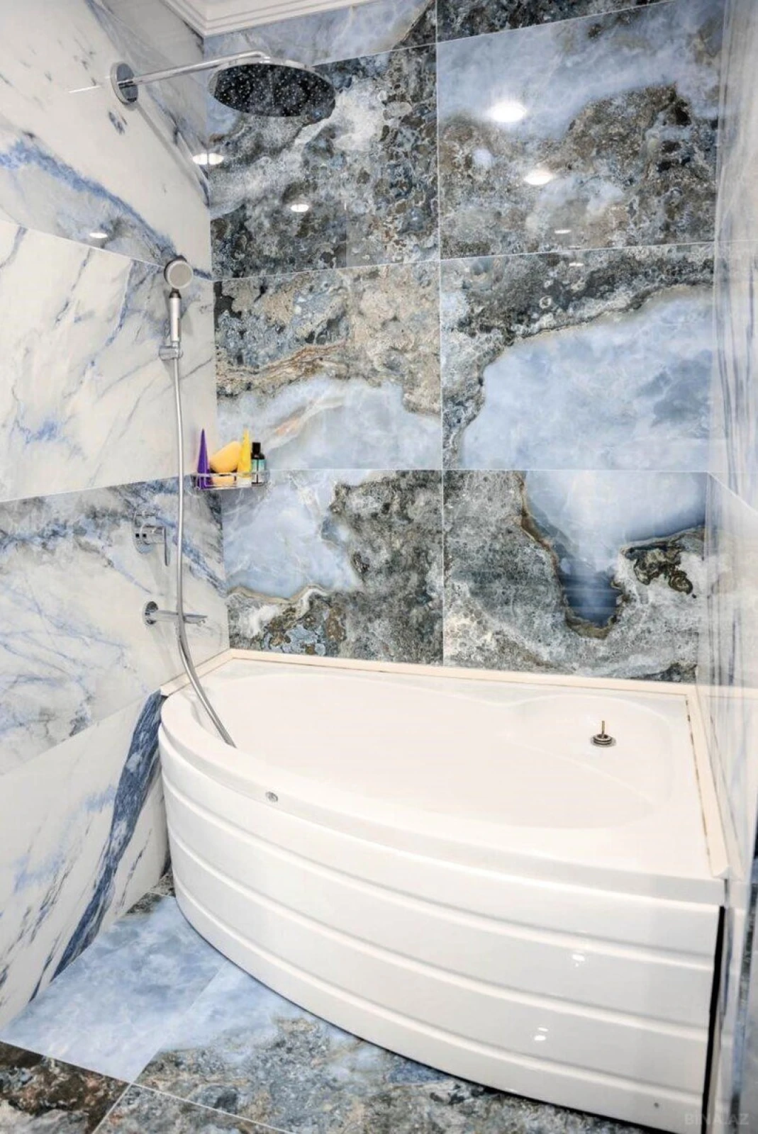 Satılır 5 otaqlı mənzil 225 m²