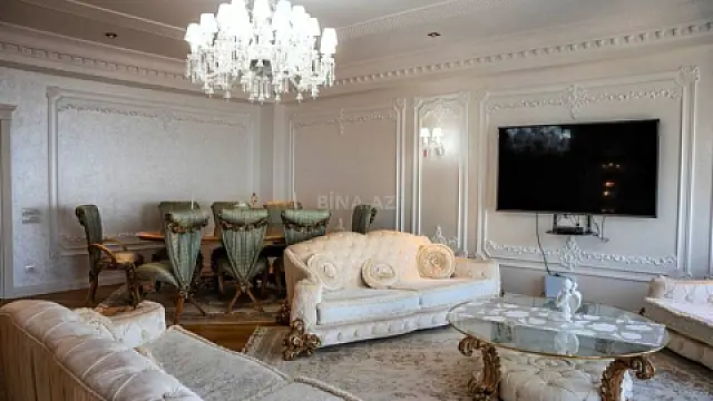 Satılır 5 otaqlı mənzil 225 m²