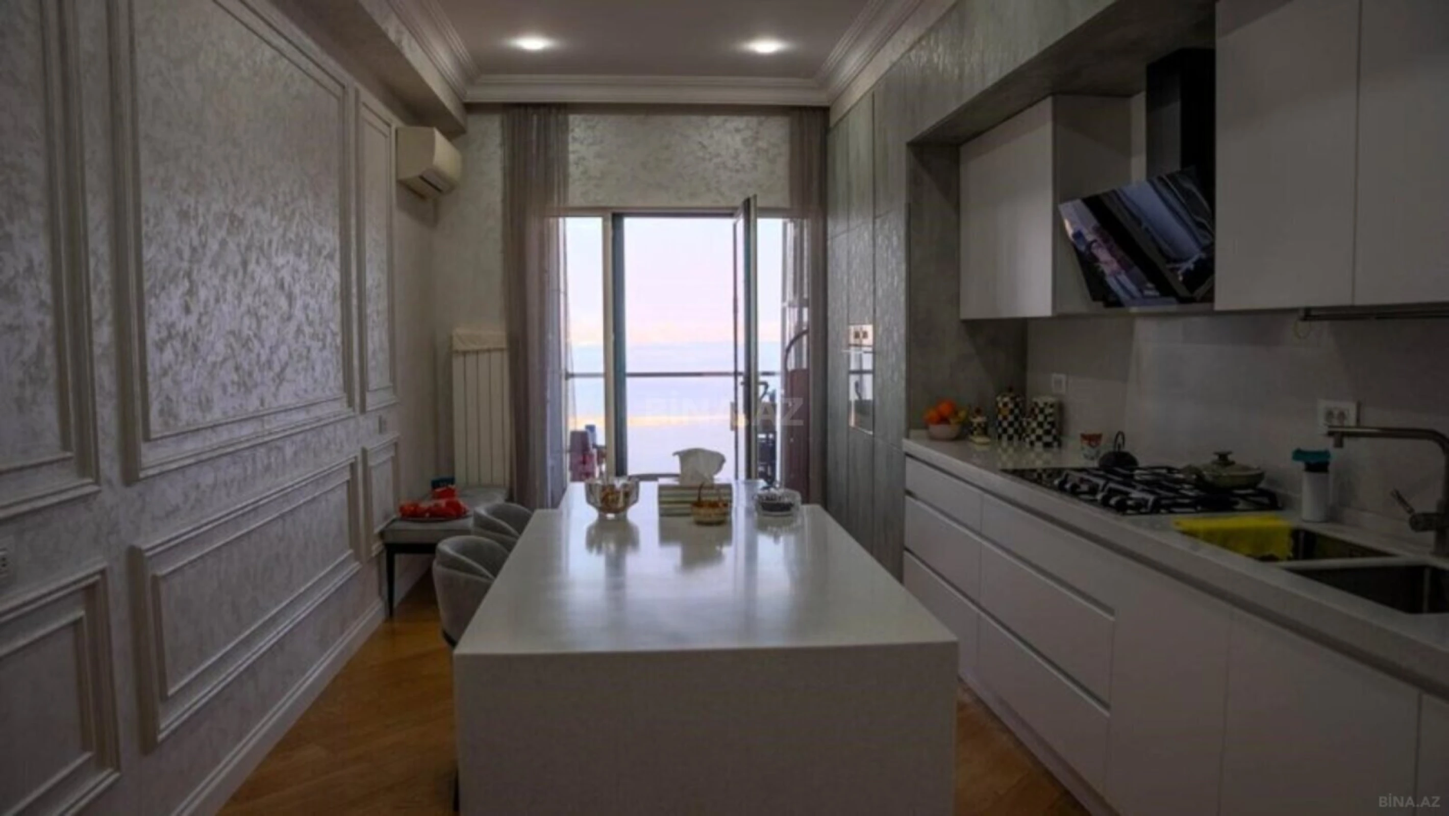 Satılır 5 otaqlı mənzil 225 m²