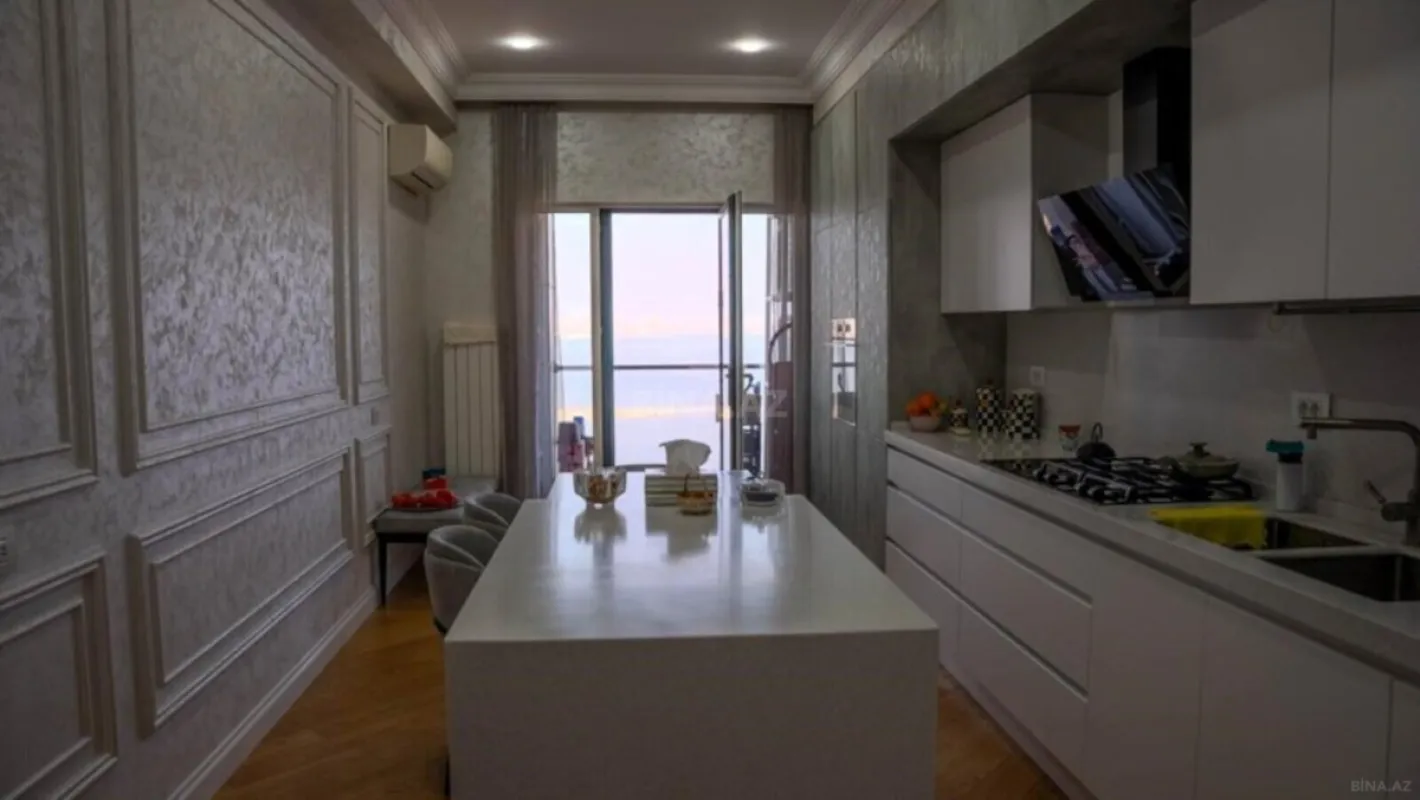 Satılır 5 otaqlı mənzil 225 m²