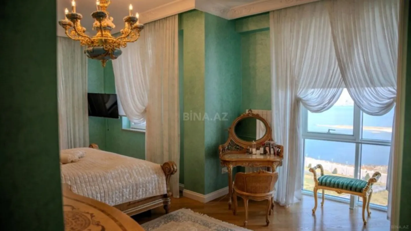 Satılır 5 otaqlı mənzil 225 m²