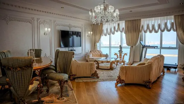 Satılır 5 otaqlı mənzil 225 m²