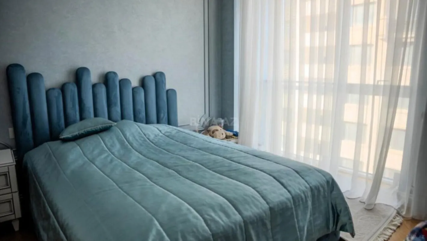 Satılır 5 otaqlı mənzil 225 m²