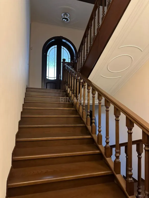 Satılır 15 otaqlı həyət evi 800 m²