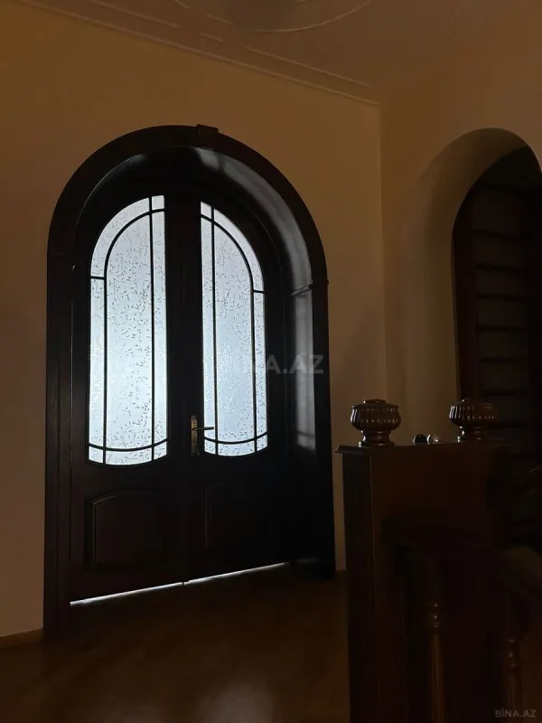 Satılır 15 otaqlı həyət evi 800 m²