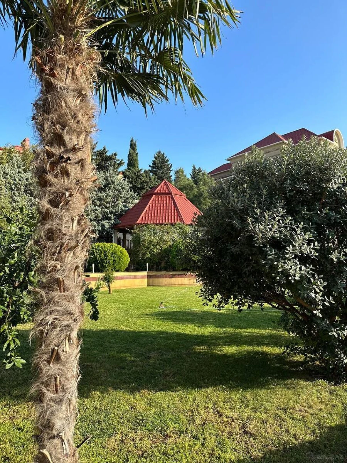 Satılır 15 otaqlı həyət evi 800 m²