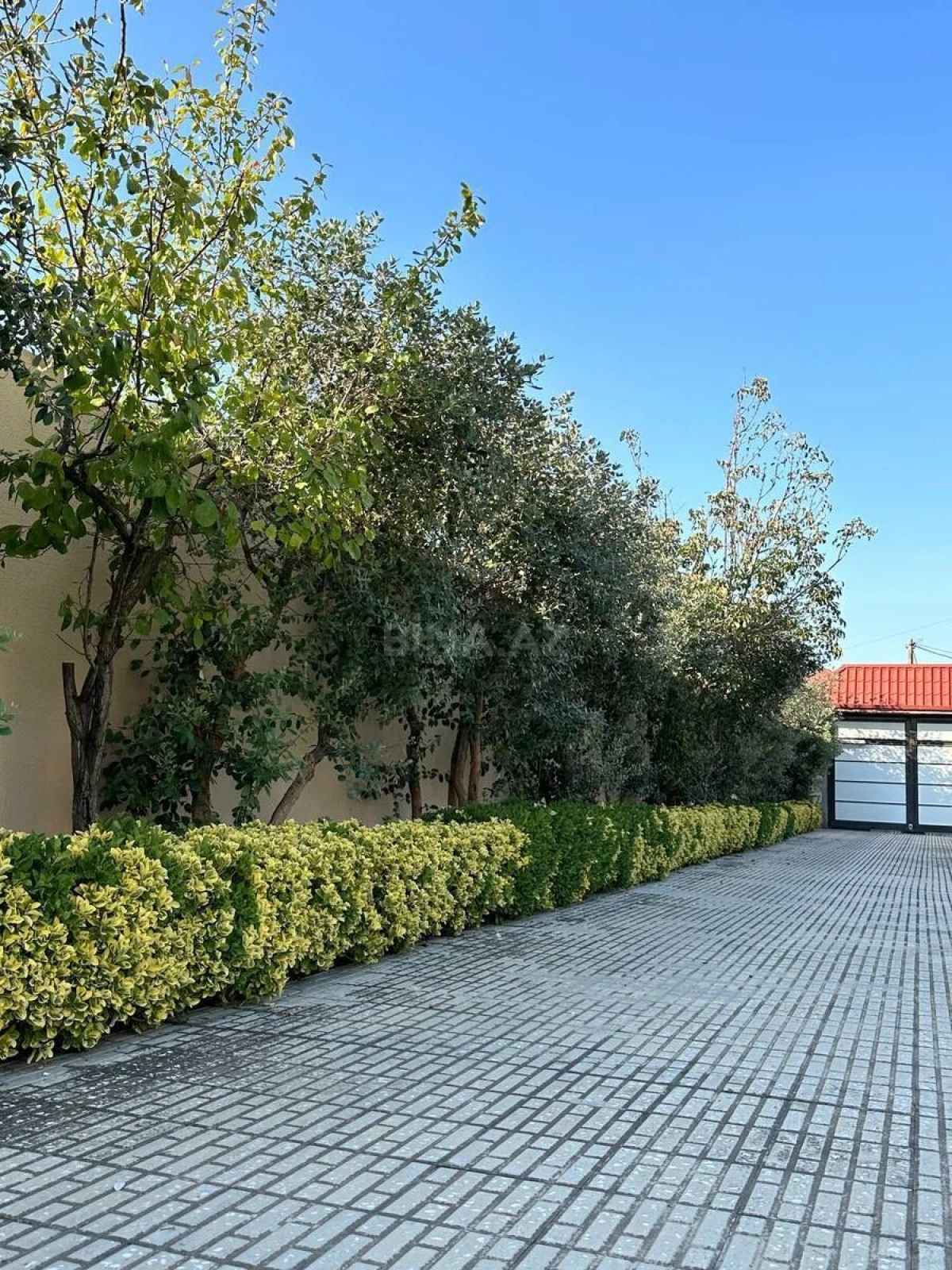 Satılır 15 otaqlı həyət evi 800 m²