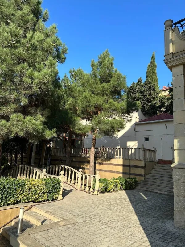 Satılır 15 otaqlı həyət evi 800 m²