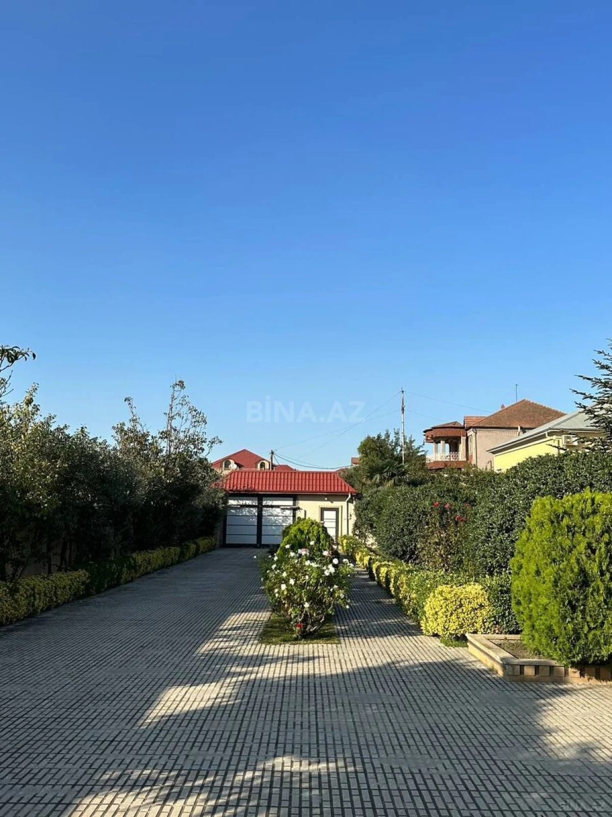 Satılır 15 otaqlı həyət evi 800 m²
