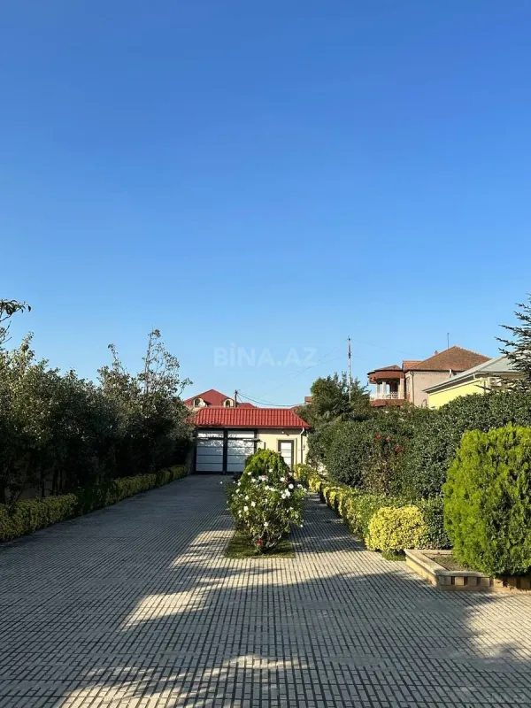 Satılır 15 otaqlı həyət evi 800 m²
