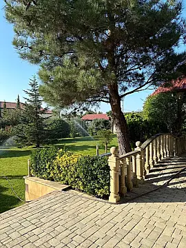 Satılır 15 otaqlı həyət evi 800 m²