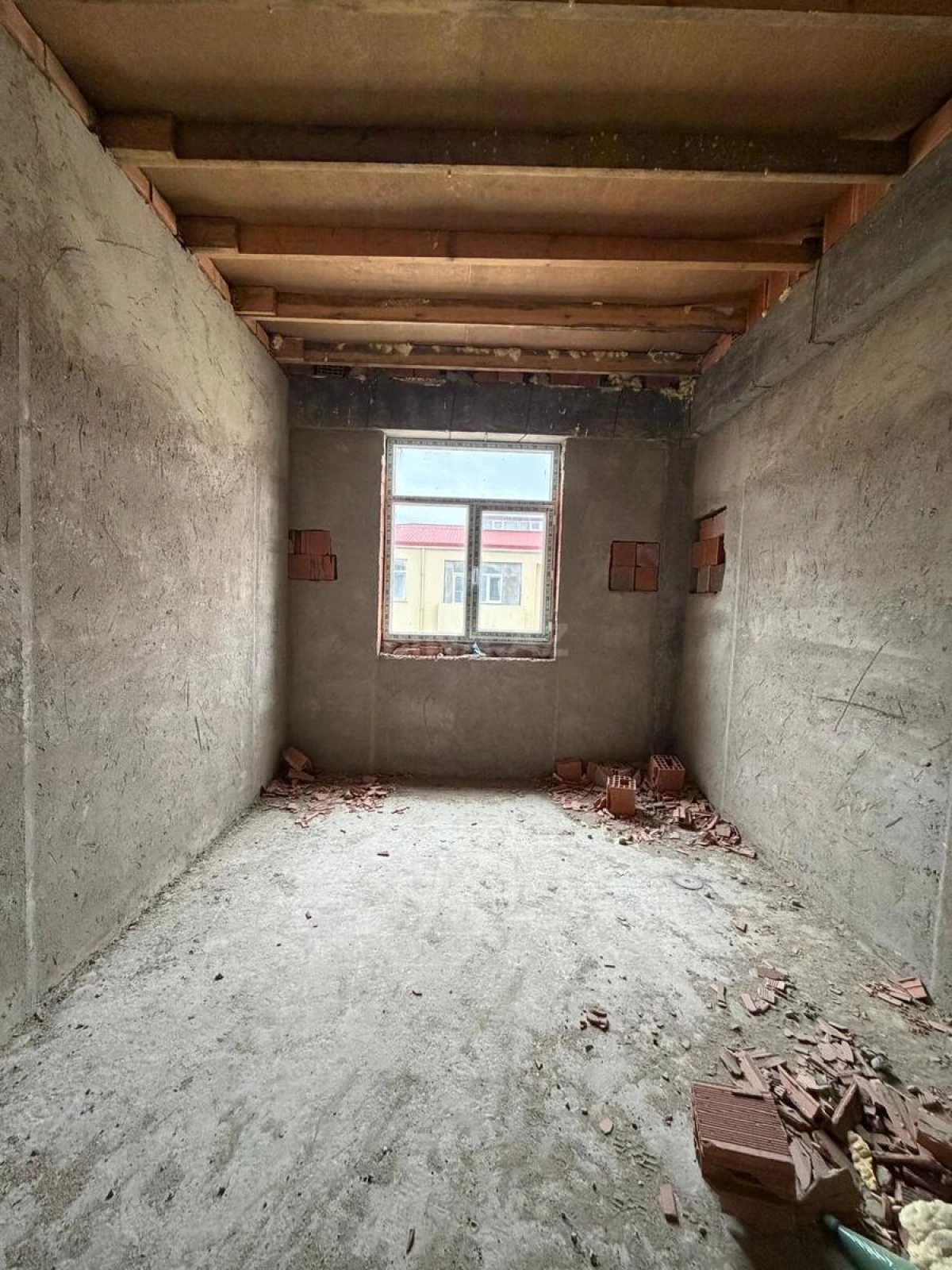 Satılır 4 otaqlı mənzil 110 m²