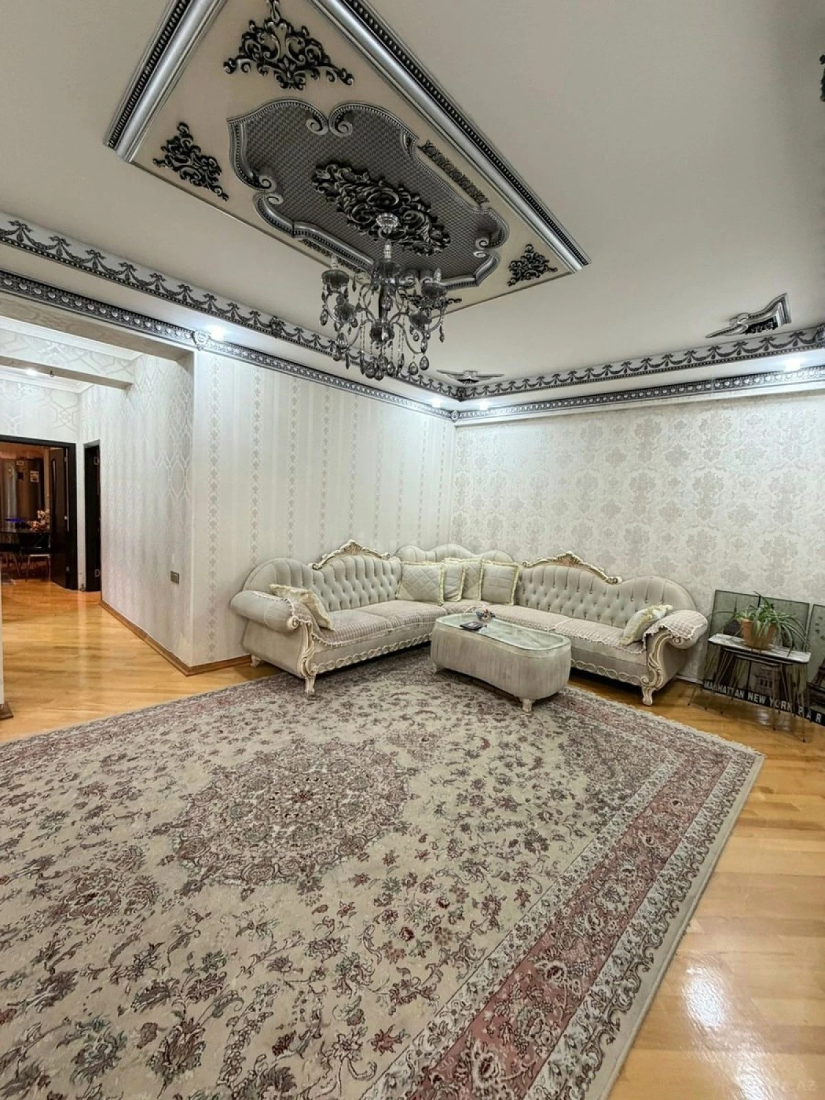 Satılır 4 otaqlı mənzil 140 m²