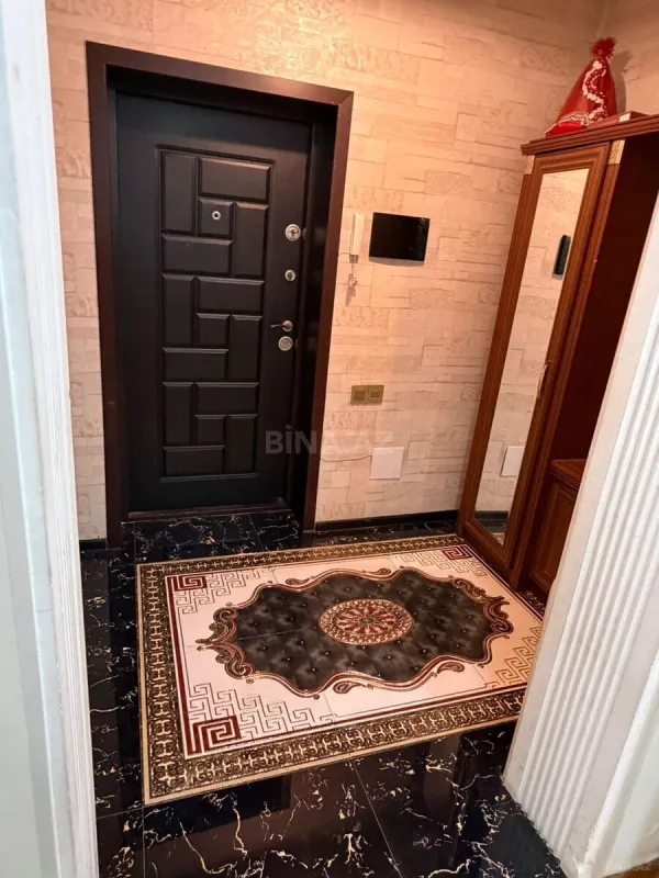 Satılır 4 otaqlı mənzil 140 m²