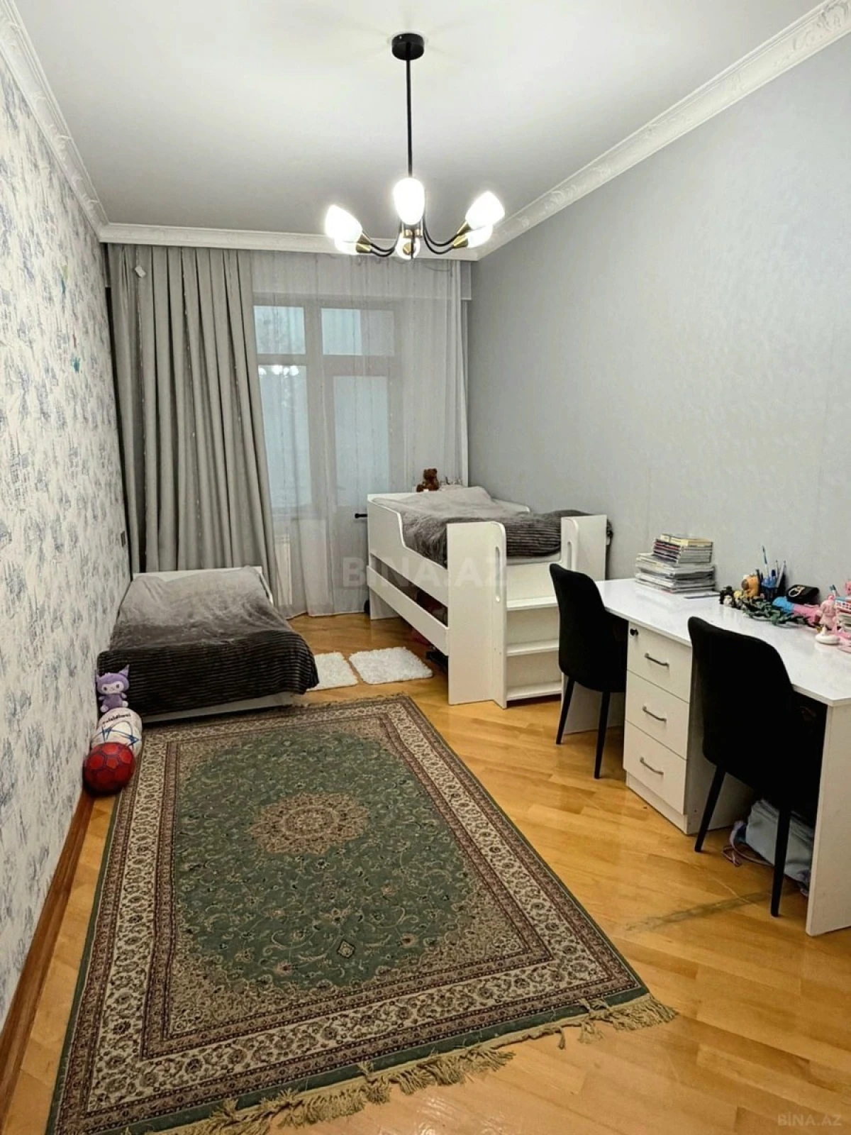 Satılır 4 otaqlı mənzil 140 m²