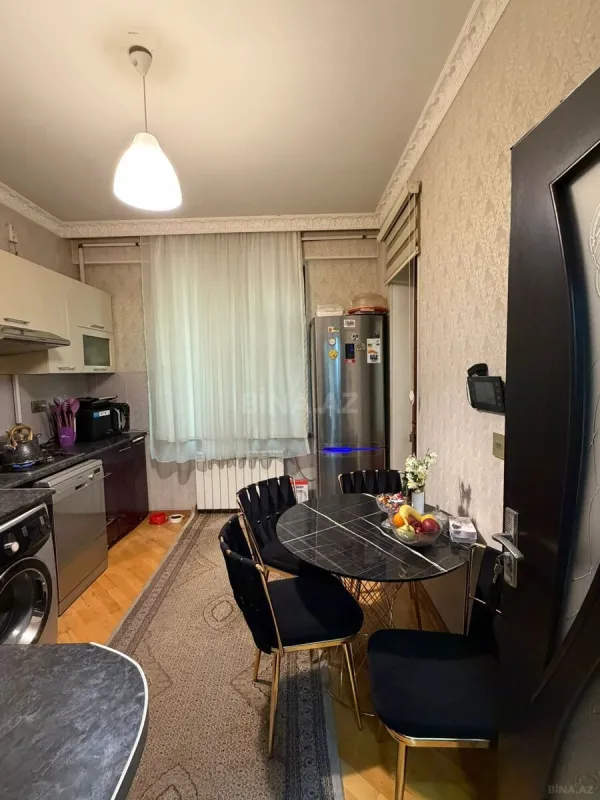 Satılır 4 otaqlı mənzil 140 m²