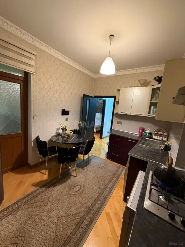 Satılır 4 otaqlı mənzil 140 m²