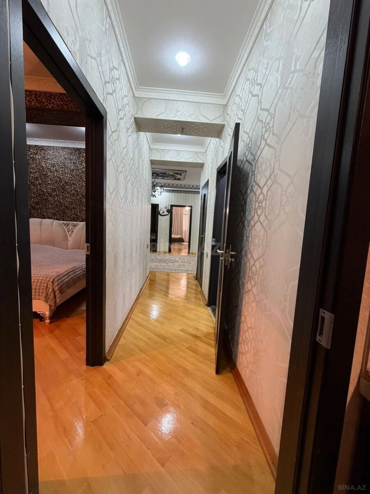 Satılır 4 otaqlı mənzil 140 m²