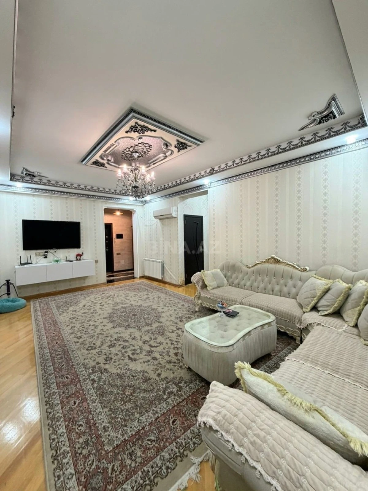 Satılır 4 otaqlı mənzil 140 m²