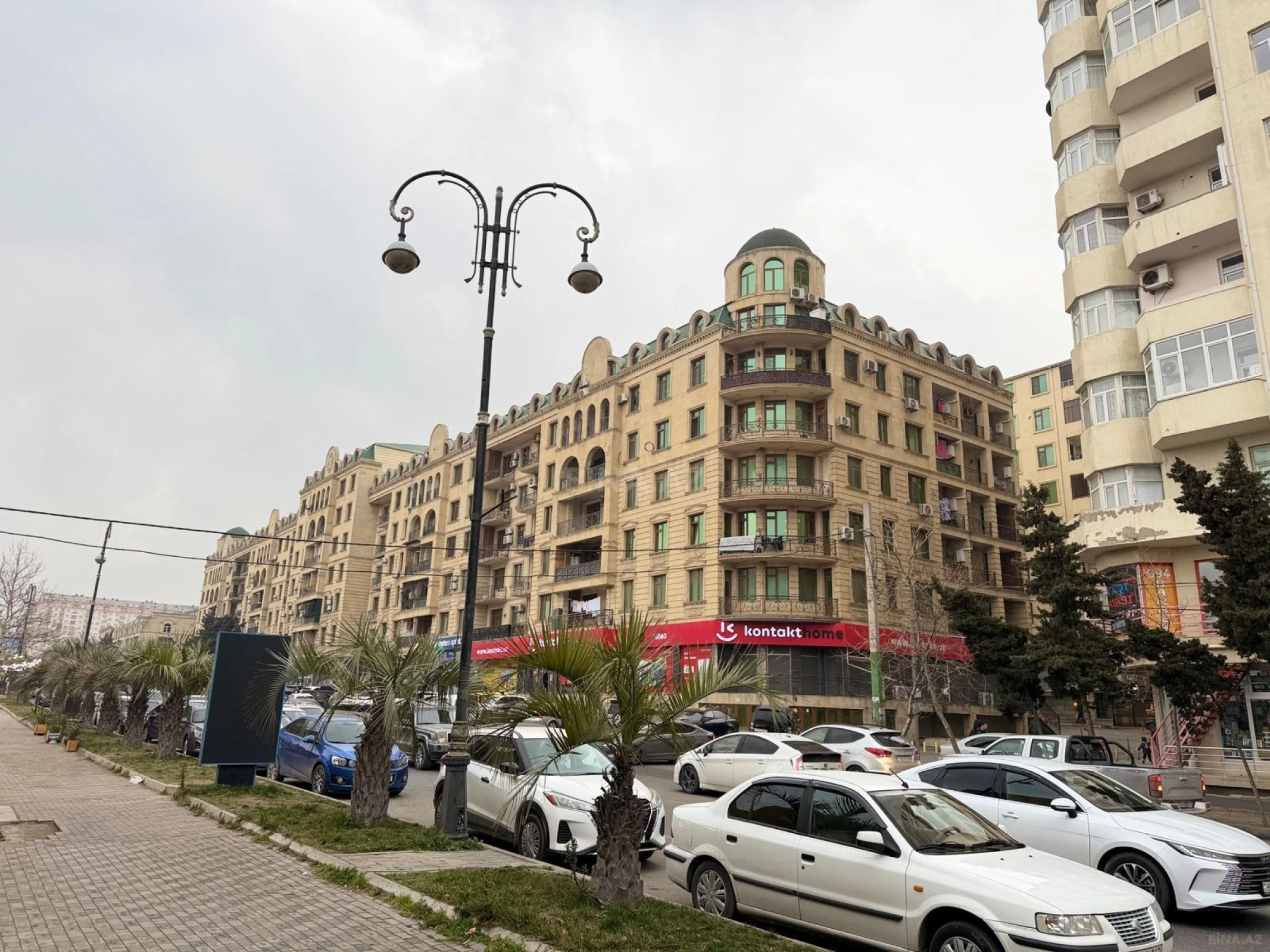 Satılır 4 otaqlı mənzil 140 m²