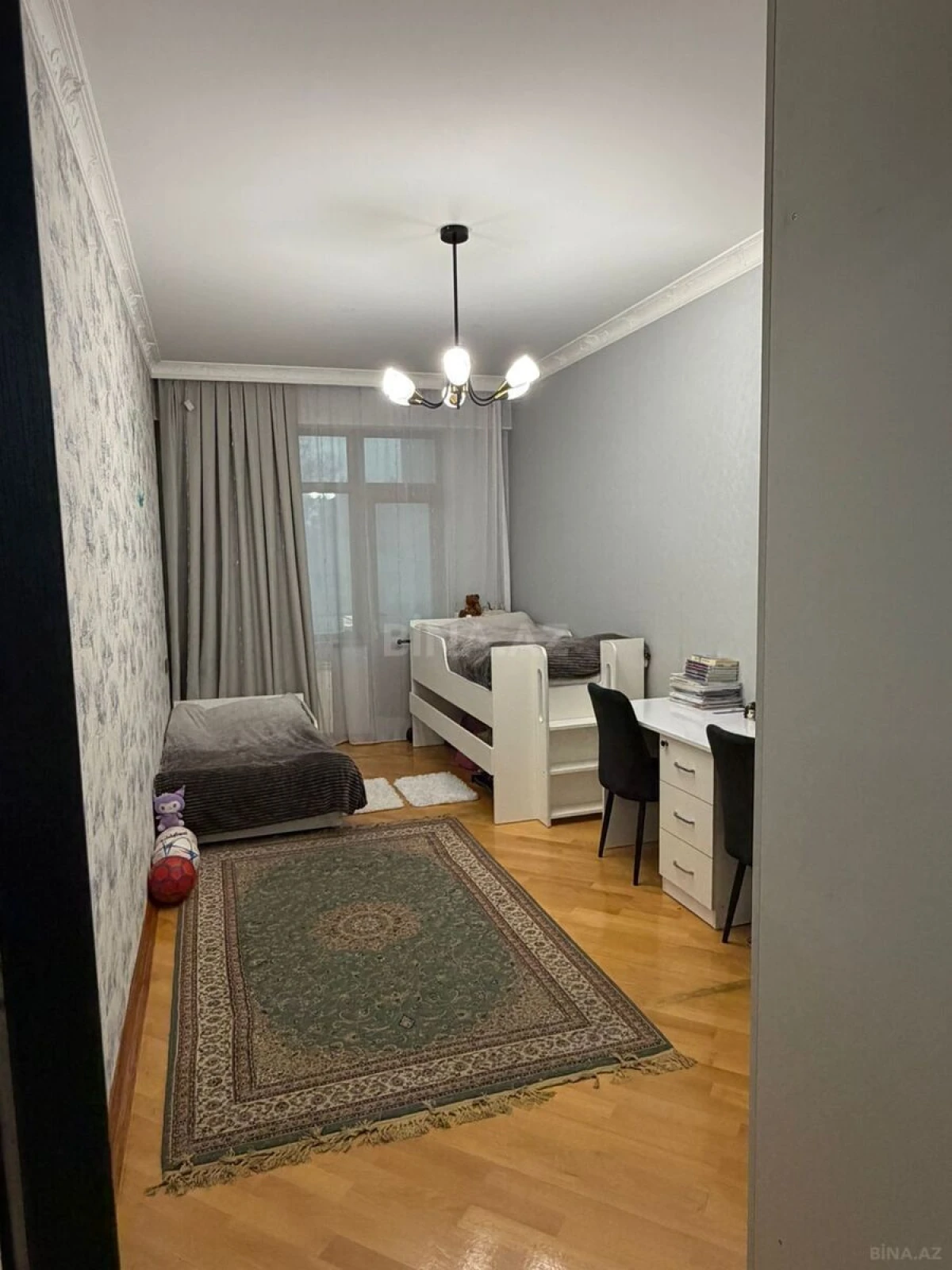 Satılır 4 otaqlı mənzil 140 m²