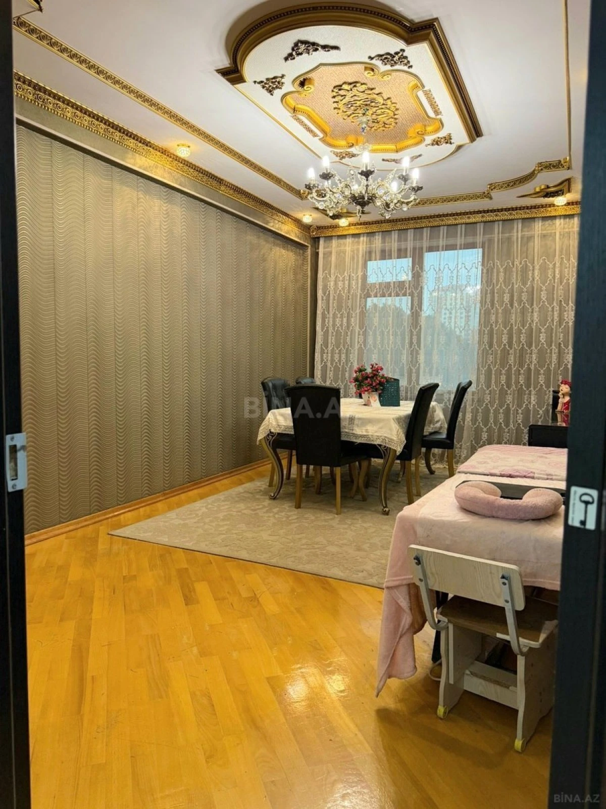 Satılır 4 otaqlı mənzil 140 m²