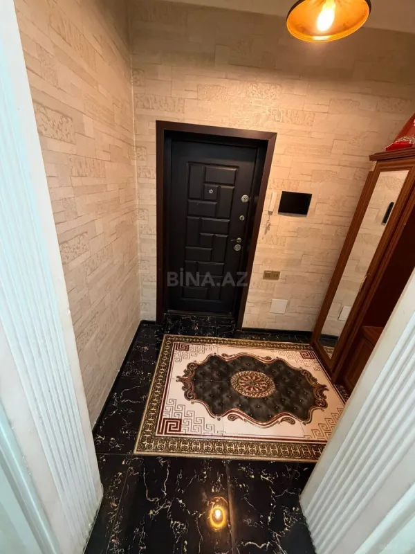 Satılır 4 otaqlı mənzil 140 m²