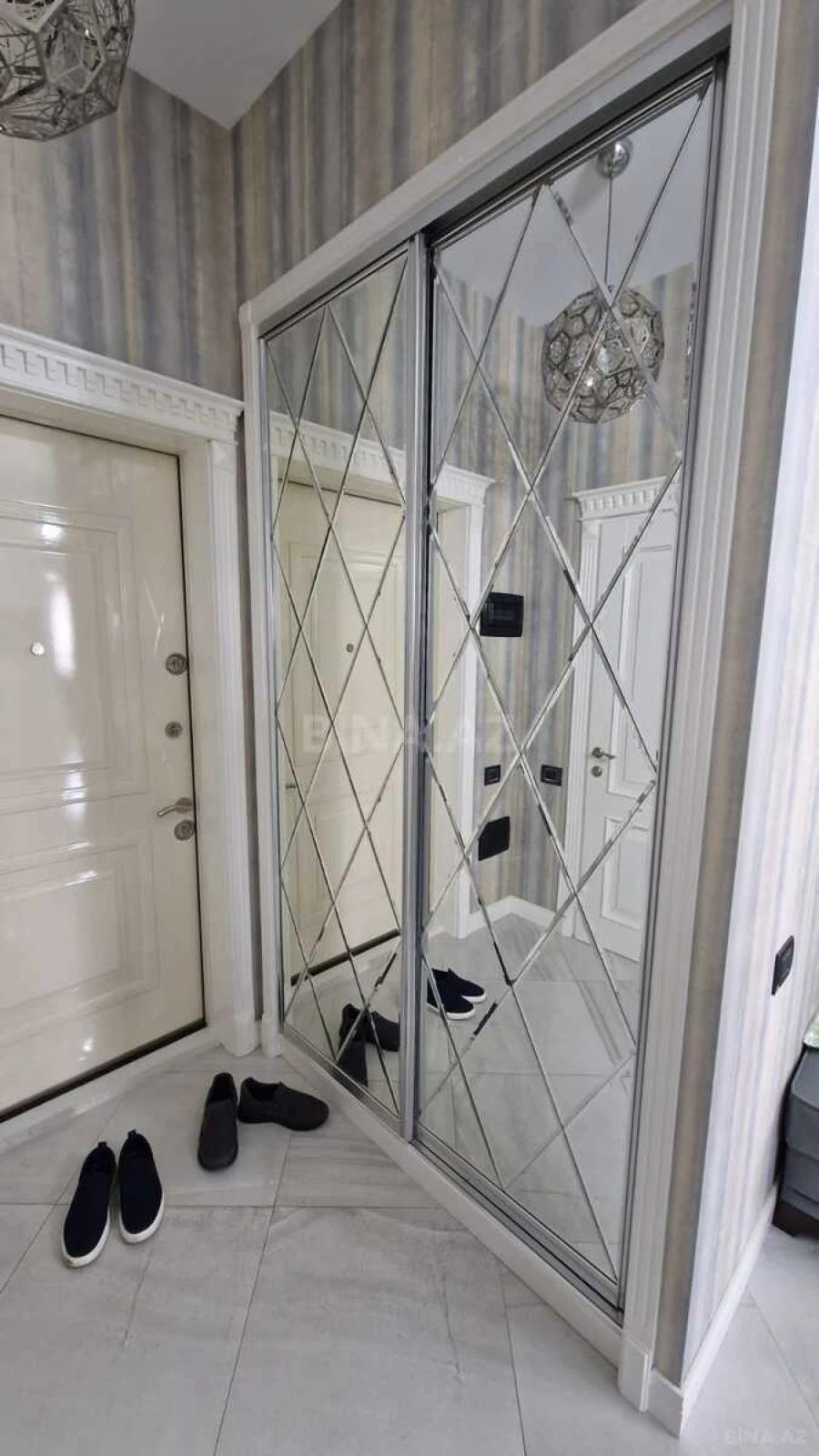 Satılır 2 otaqlı mənzil 75 m²