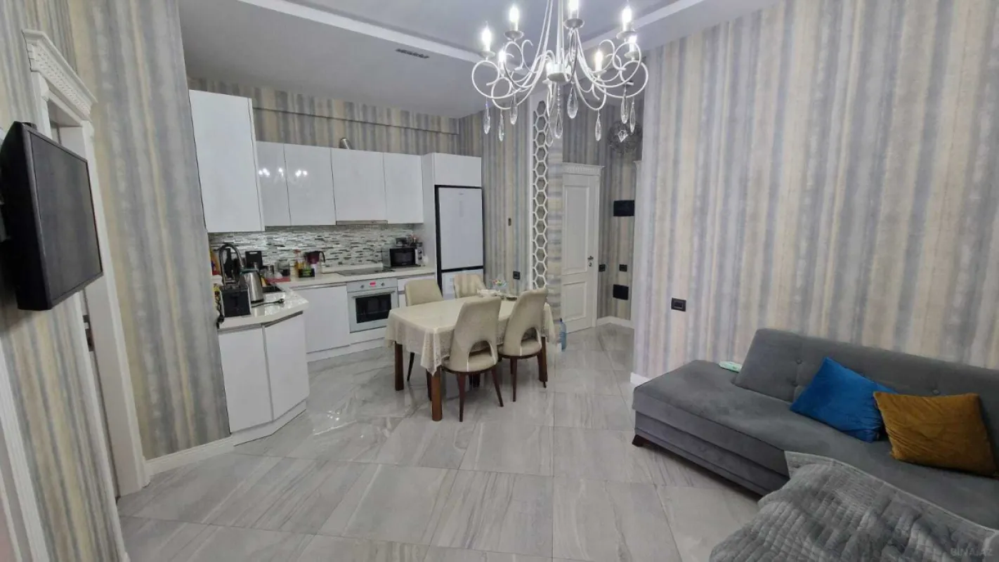 Satılır 2 otaqlı mənzil 75 m²