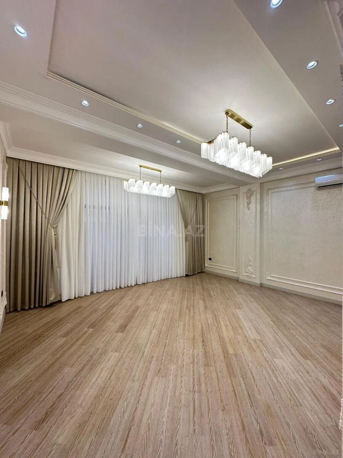 Satılır 3 otaqlı mənzil 122 m²