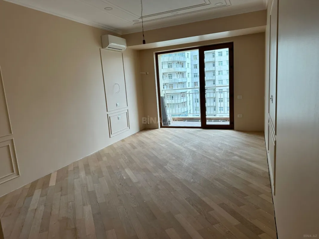 Satılır 4 otaqlı mənzil 190 m²