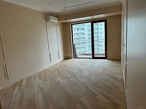 Satılır 4 otaqlı mənzil 190 m²