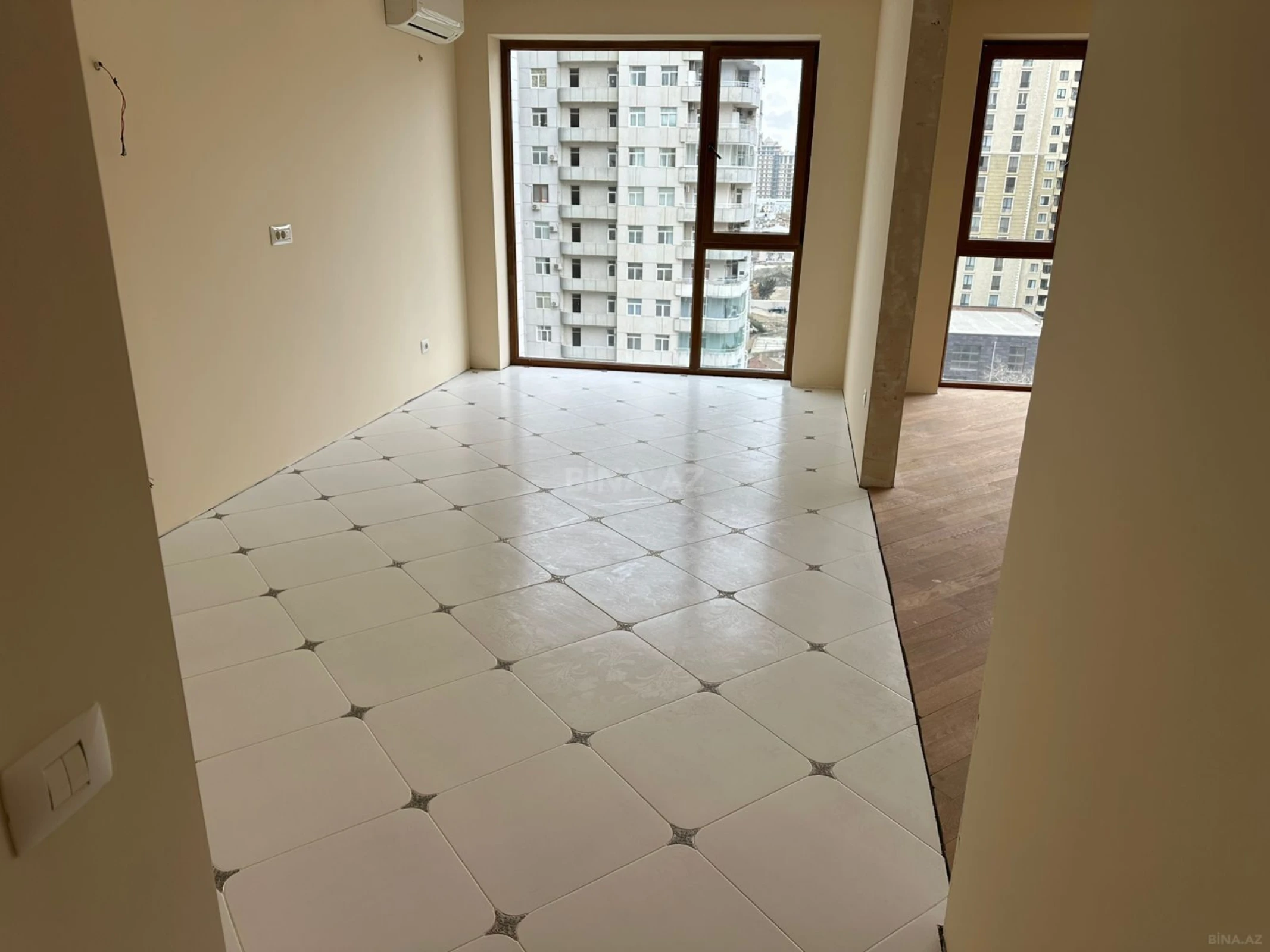 Satılır 4 otaqlı mənzil 190 m²