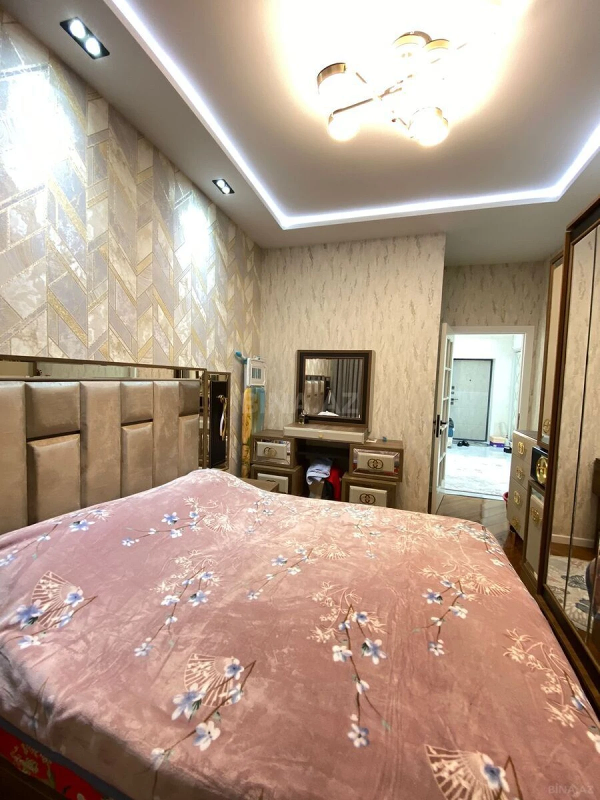 Kirayə verilir 2 otaqlı mənzil 67 m²