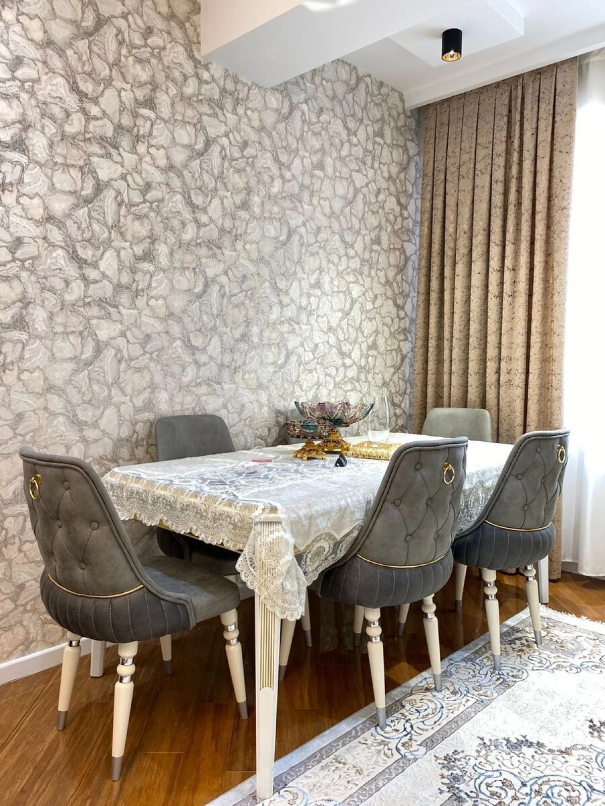 Kirayə verilir 2 otaqlı mənzil 67 m²