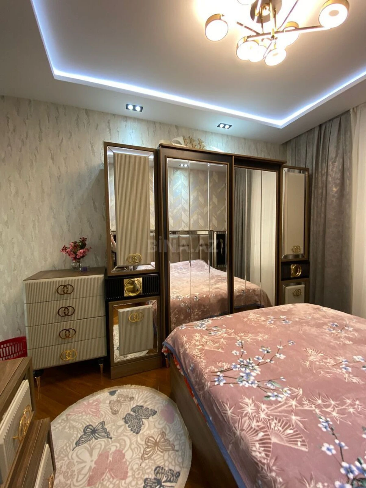 Kirayə verilir 2 otaqlı mənzil 67 m²