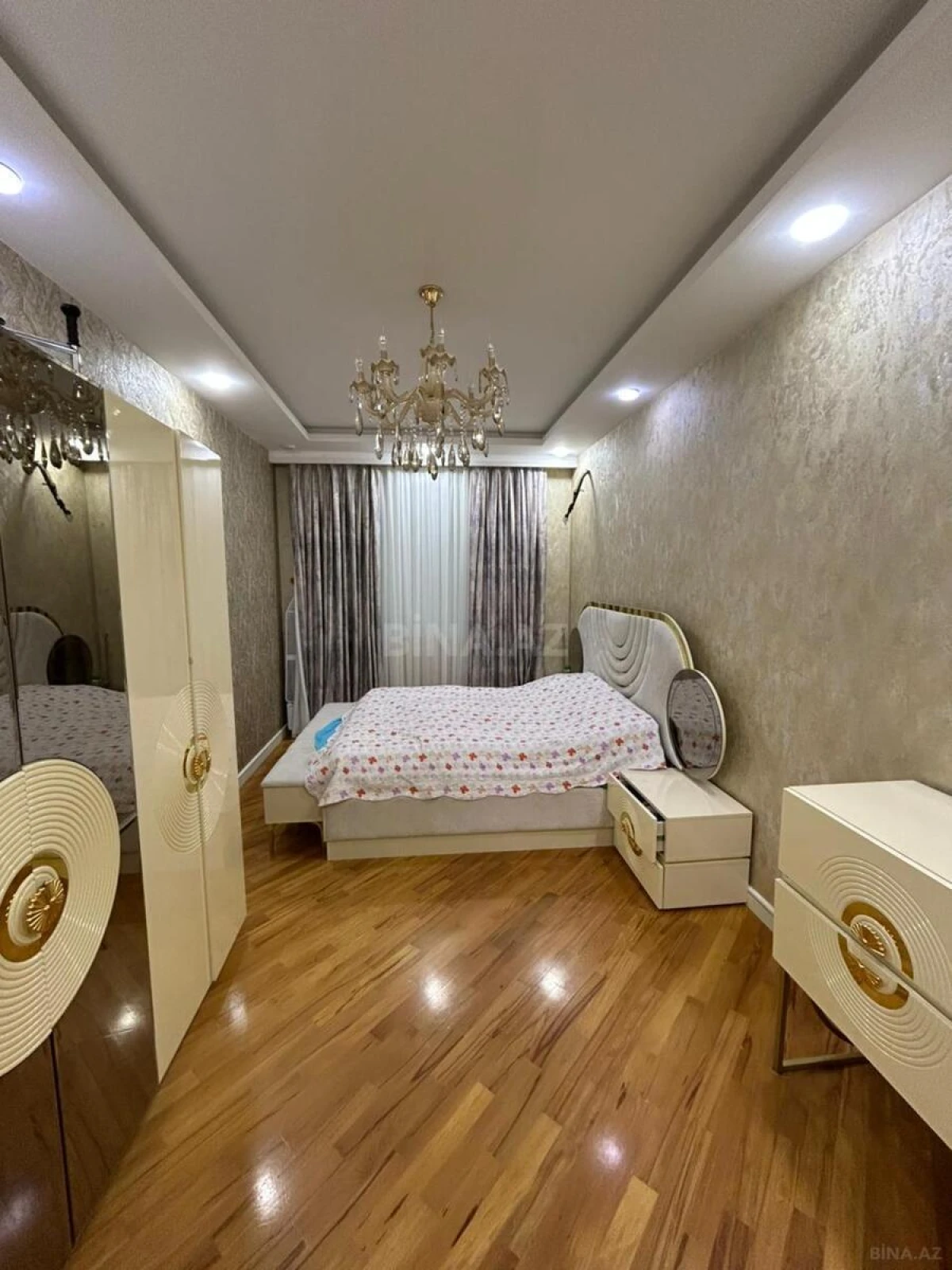 Satılır 2 otaqlı mənzil 98 m²