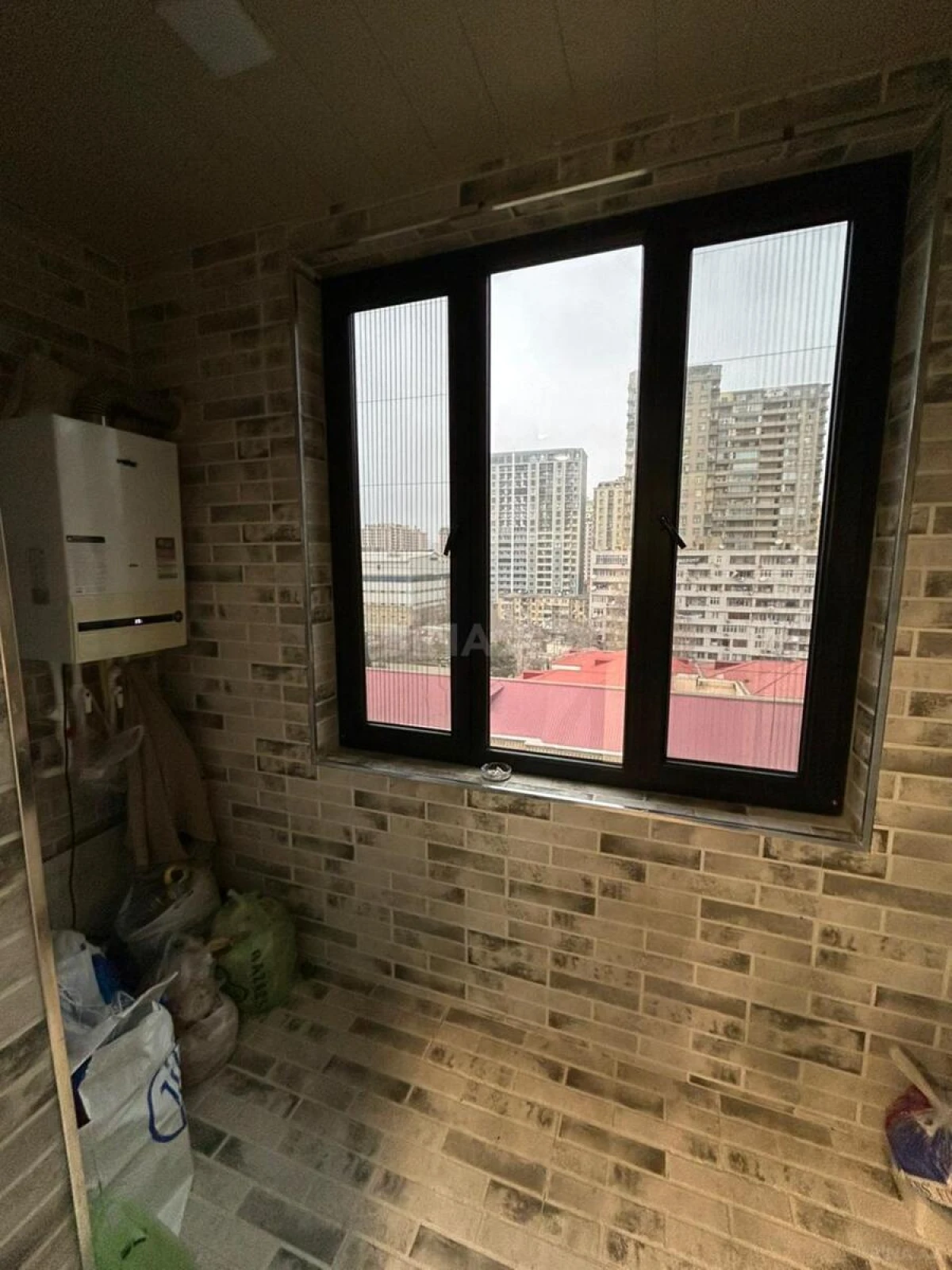 Satılır 2 otaqlı mənzil 98 m²