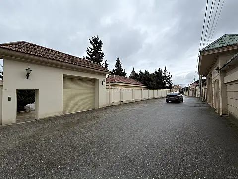 Satılır 10 otaqlı həyət evi 2500 m²