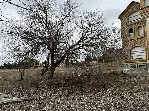 Satılır 10 otaqlı həyət evi 2500 m²