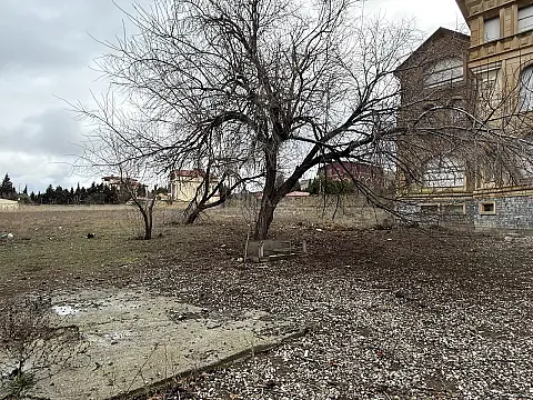 Satılır 10 otaqlı həyət evi 2500 m²