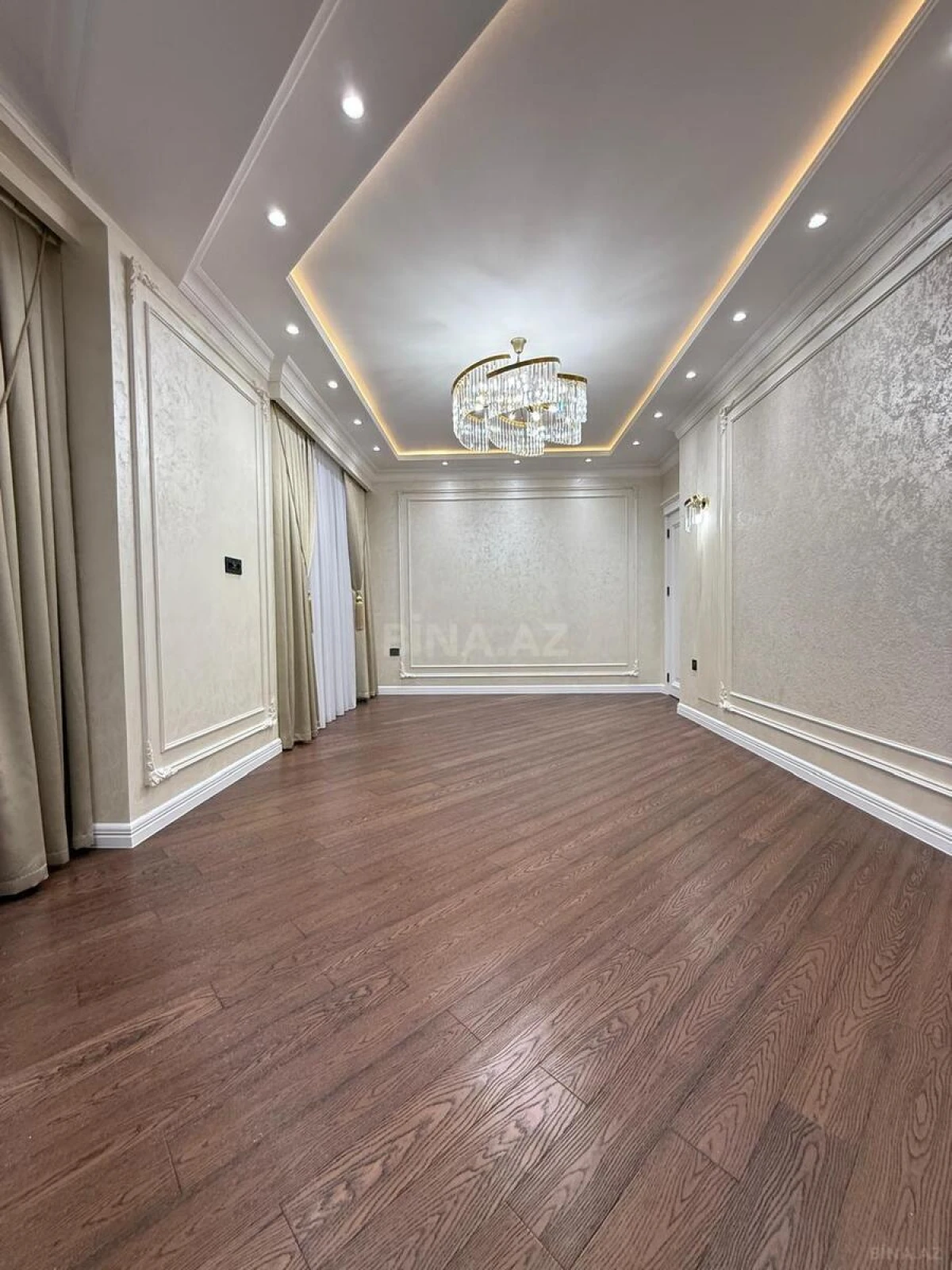 Satılır 3 otaqlı mənzil 130 m²