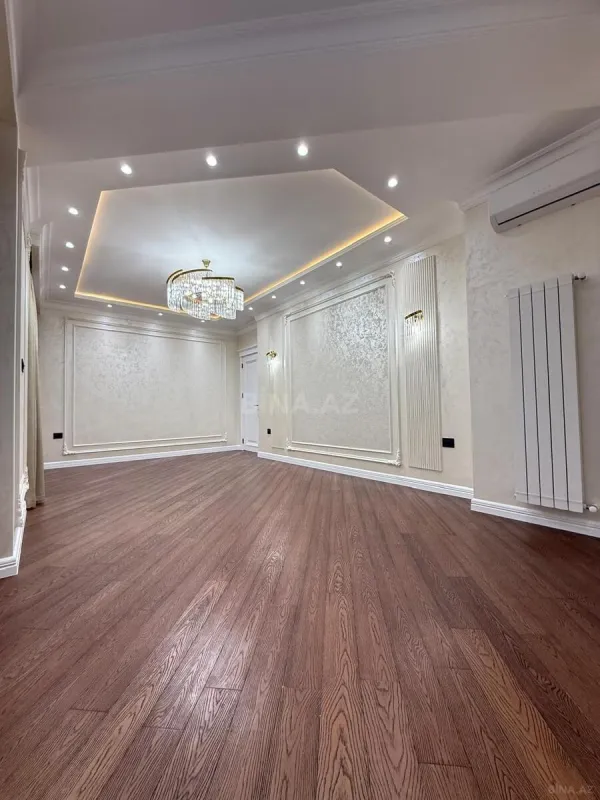 Satılır 3 otaqlı mənzil 130 m²