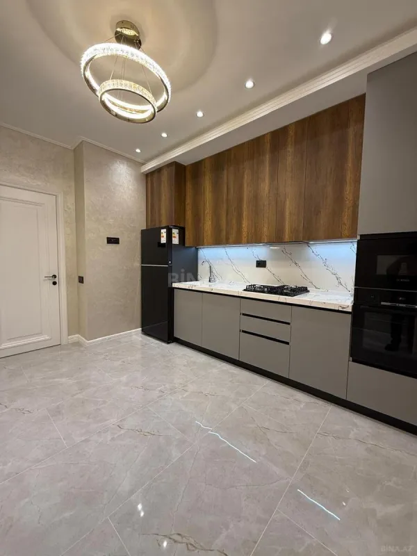 Satılır 3 otaqlı mənzil 130 m²