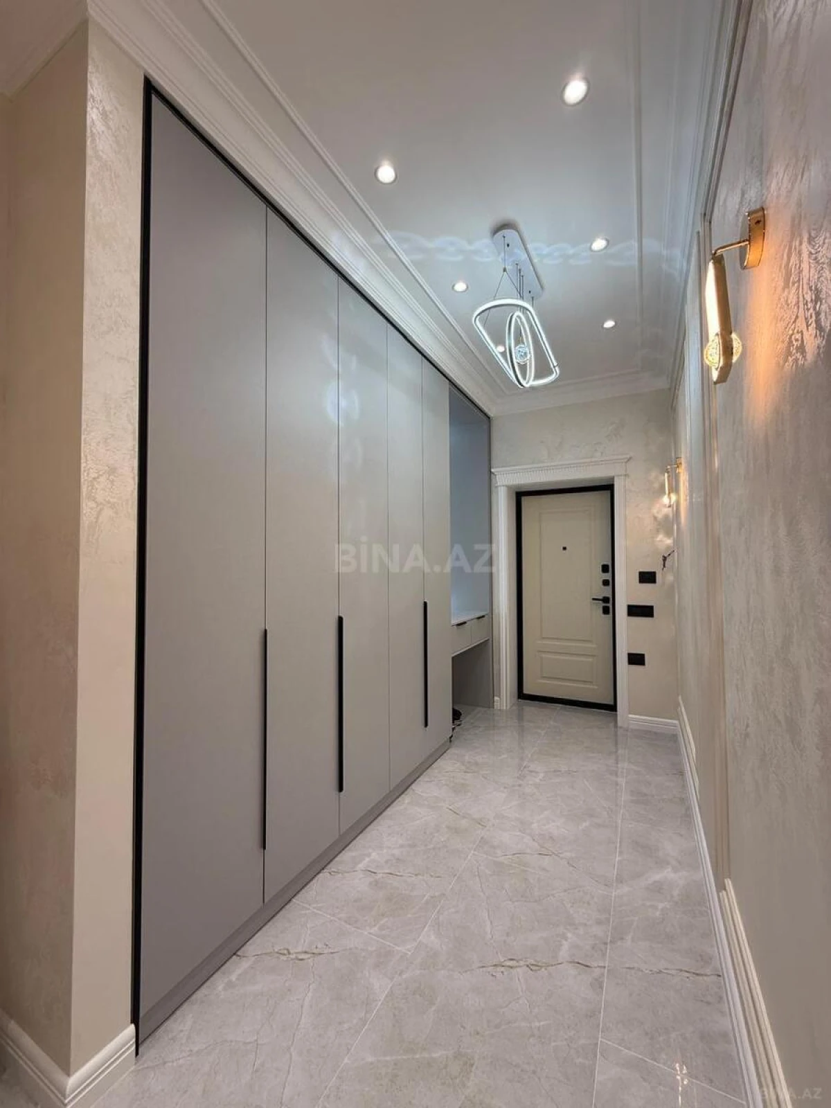 Satılır 3 otaqlı mənzil 130 m²