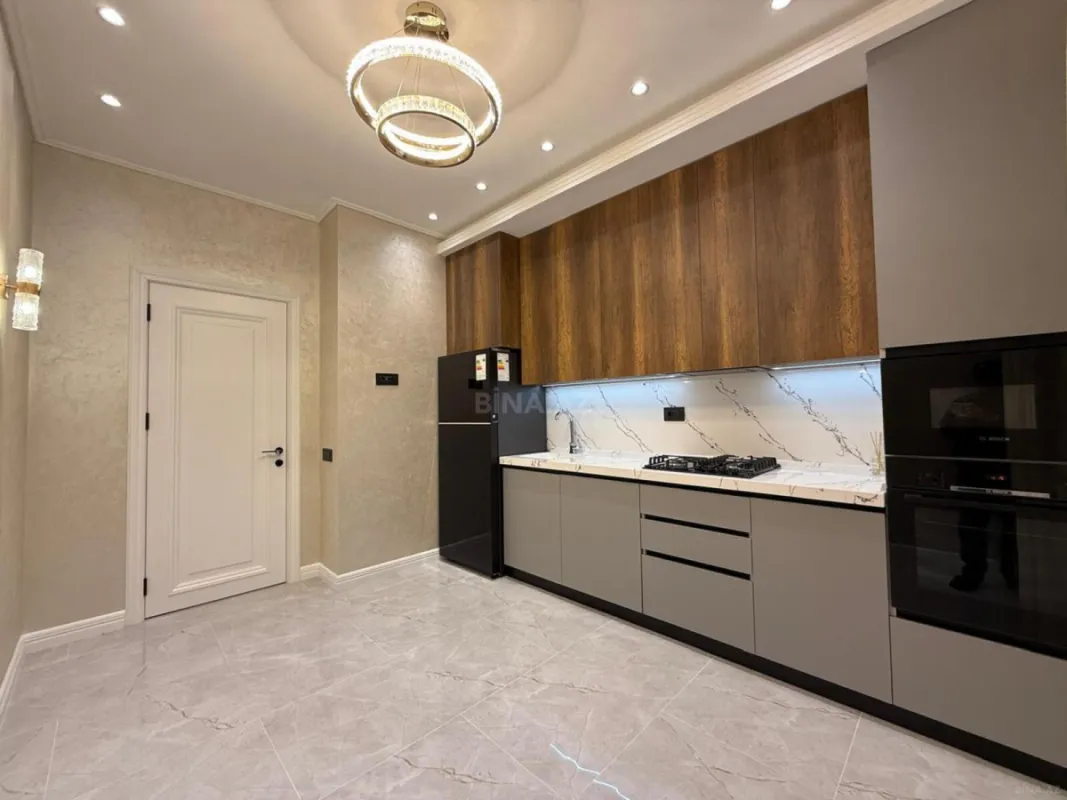 Satılır 3 otaqlı mənzil 130 m²