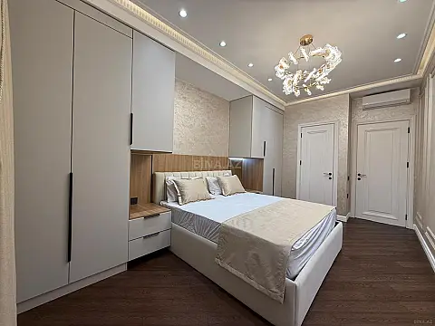 Satılır 3 otaqlı mənzil 130 m²
